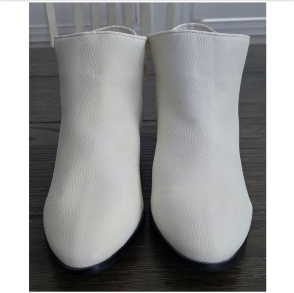 Boston Design Studio Off White Leather Ankle  Booties for Women Size 10 - Picture 16 of 16